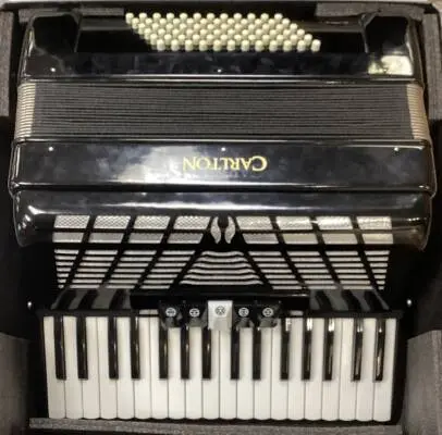 Carlton - HC3472 Accordion